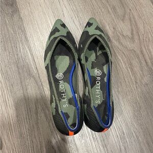 Rothys point flat shoe in camo